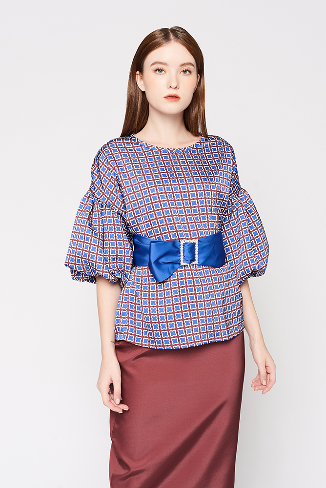BELTED PRINTED PATTERN TOP
